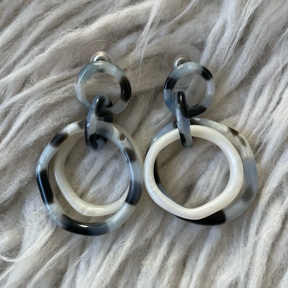 Lele Sadoughi Small Twig Banded Blue Opal White Marble Acetate Dangle Hoops EUC - Picture 2 of 9